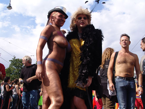 Bodypaint bei der Regenbogenparade 2007